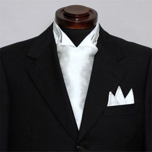 【アスコットタイ・チーフセット】<br>ペイズリー・シルバー・日本製
