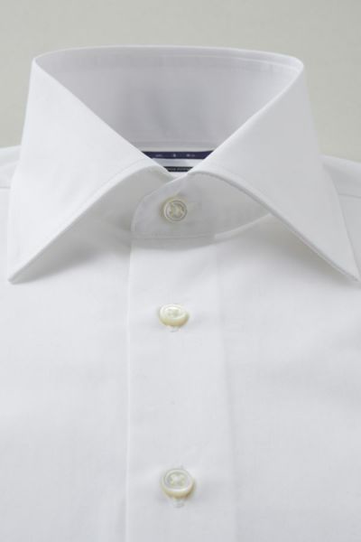 ozie|オジエ　ビジネスシーンで着用する白シャツ・ワイドカラー
